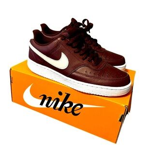 Nike Women’s Court Vision Low shoe 7.5